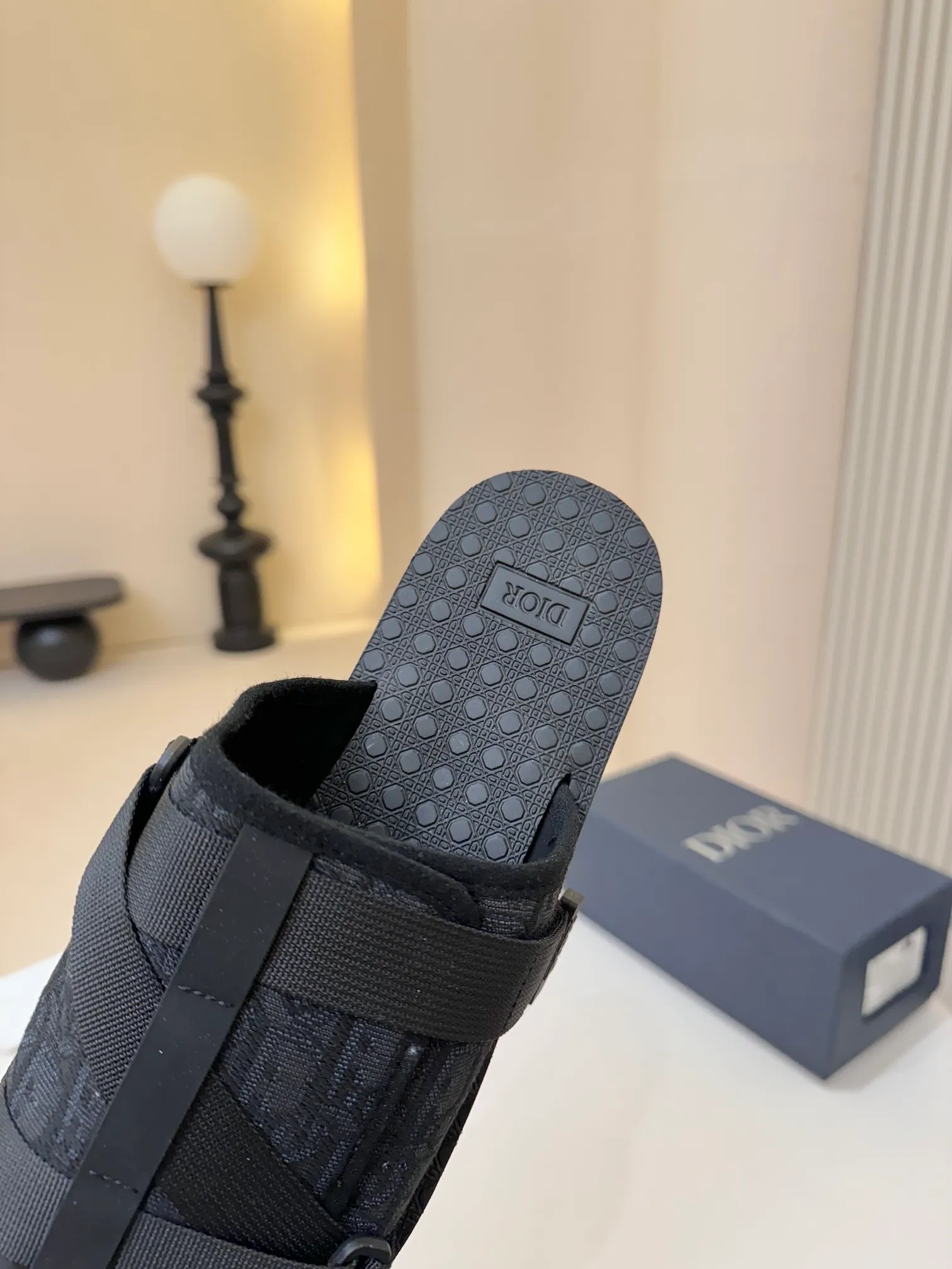 [Dior] P: 300💰 -Size: 38-46 Dior Dior D’s classic men’s slippers, high-end boutique, original material, pure cotton printed canvas upper, fine workmanship, super soft sole, casual, loose and comfortable, a must-have in summer!